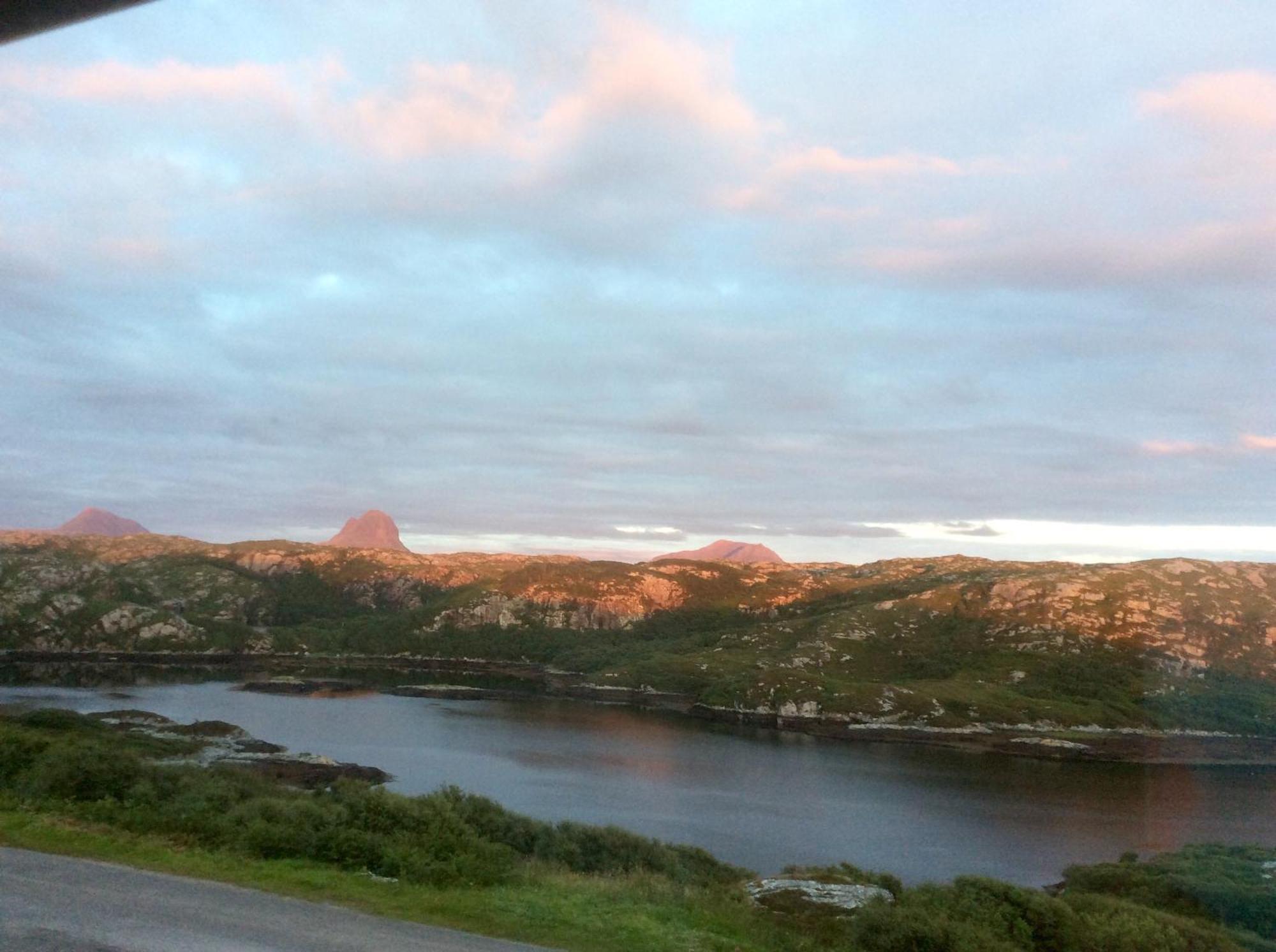 Achmelvich View Self Catering Apartment Lochinver Exterior photo