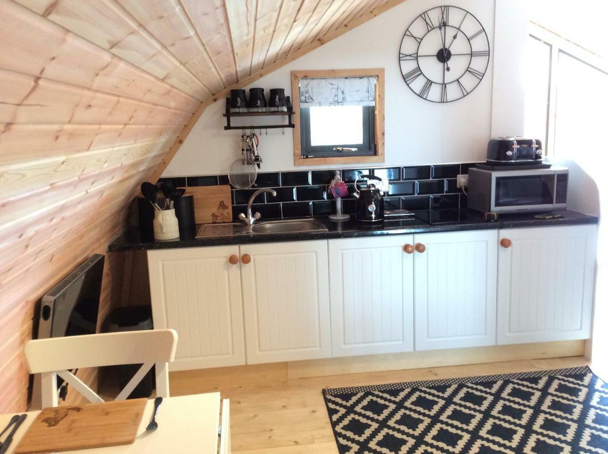 Achmelvich View Self Catering Apartment Lochinver Exterior photo